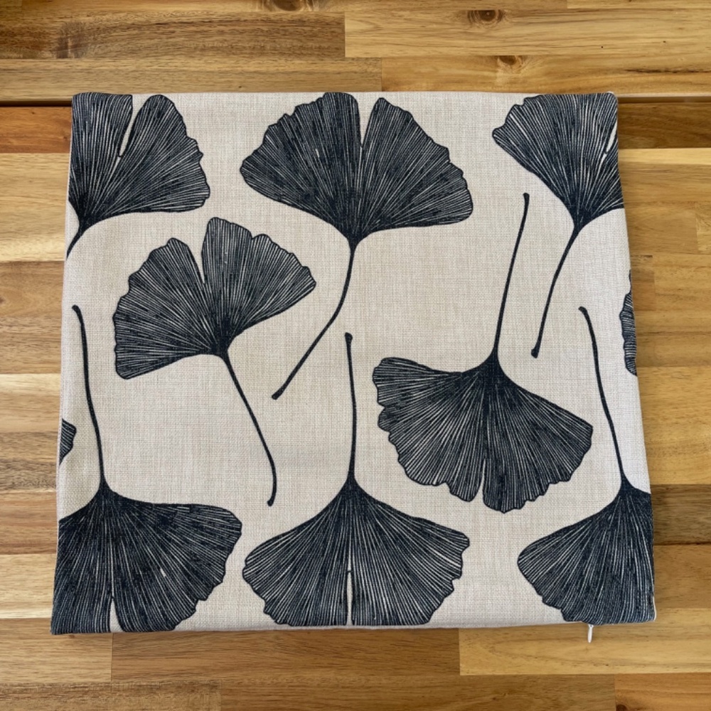 Ginkgo leaf decorative pillow/cushion cover - 18"x18"